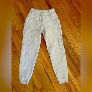 Lululemon scuba jogger size 4